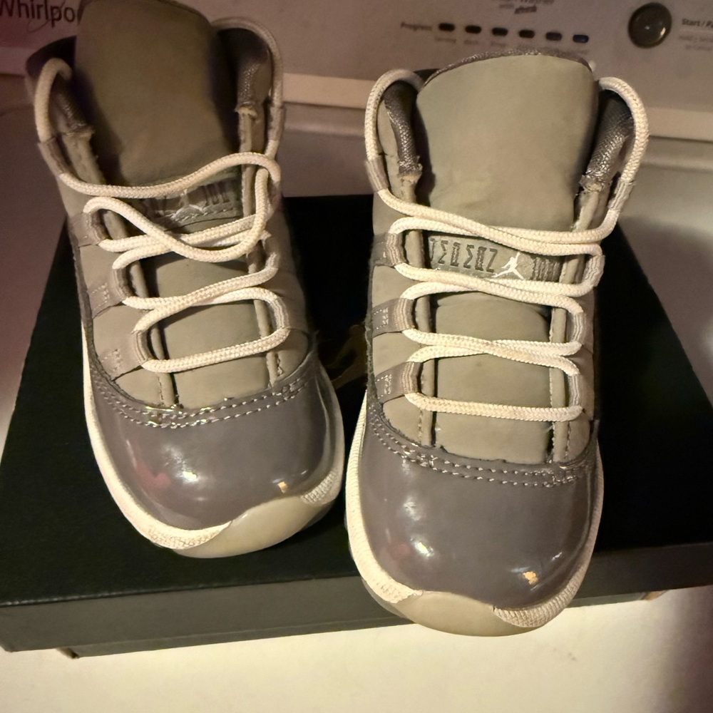 Jordan Retro baby Sneaker in Grey and White 6C